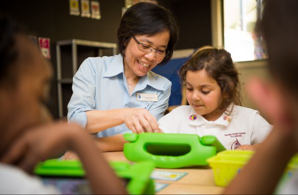 sr angela nguyen with kindergarten students